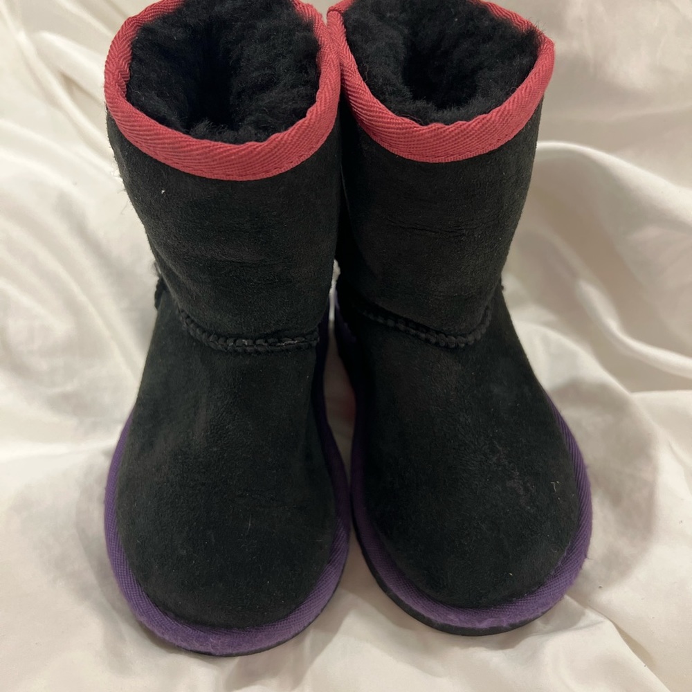 Authentic UGG boots - Picture 2 of 5